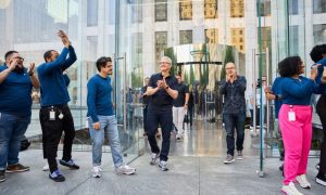 Apple’s CEO Succession Plan and Leadership Transition Challenges